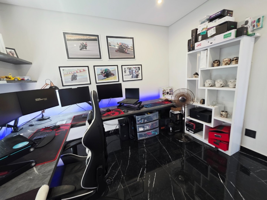 5 Bedroom Property for Sale in Sandown Western Cape